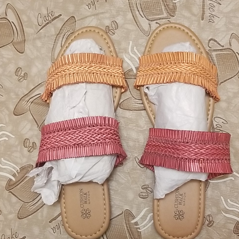 NWOT Women's Cushion Walk Sandals Size 10